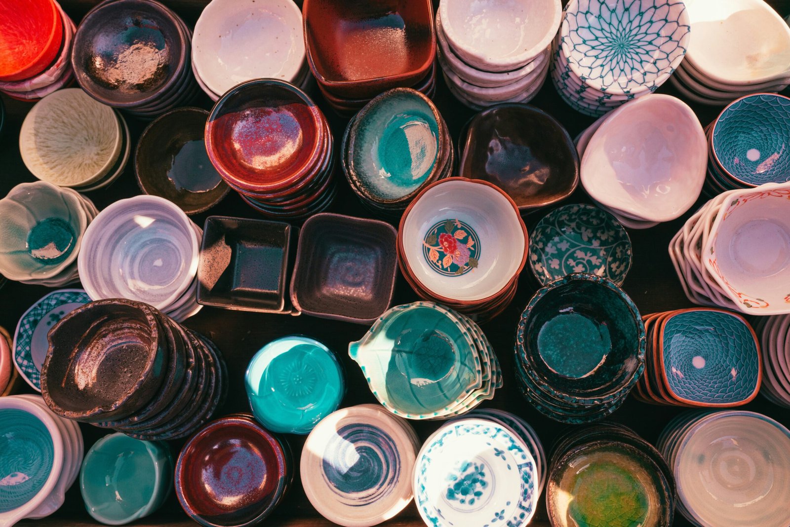 Ceramic and stoneware bowls for pet feeding